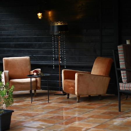 Hotel Უცხო-Utskho Tel Avi Exterior foto